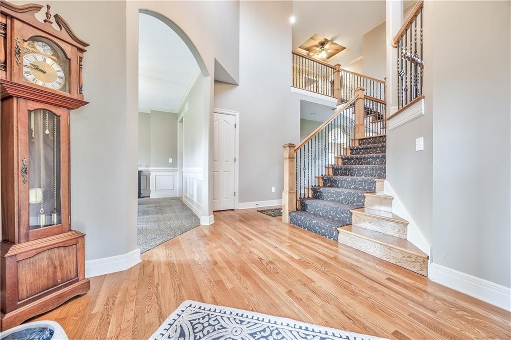 Grand foyer with sweeping staircase